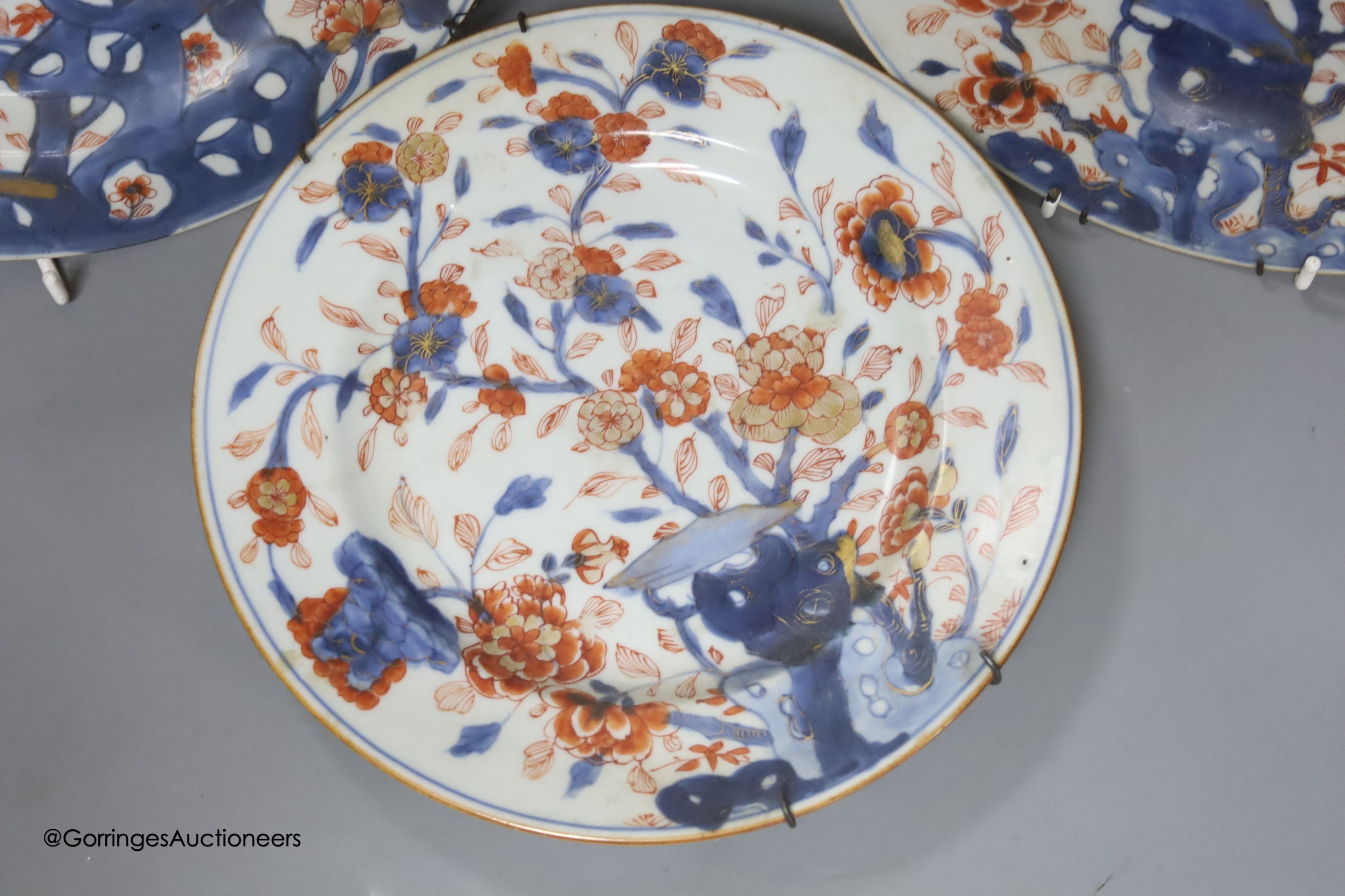 Three Japanese Imari plates together with a larger dish, 18th century, diameter 32cm